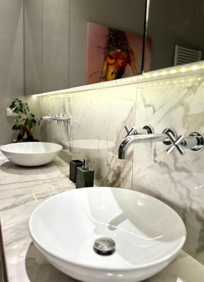 Bay Of Art Apartment Триест Екстериор снимка