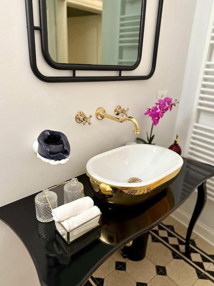 Bay Of Art Apartment Триест Екстериор снимка